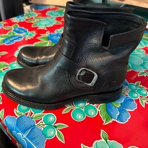 Frye Ankle Veronica boots black size 10